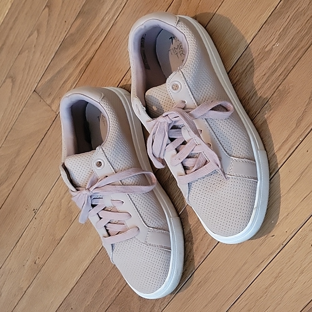 Time and Tru tennis shoes